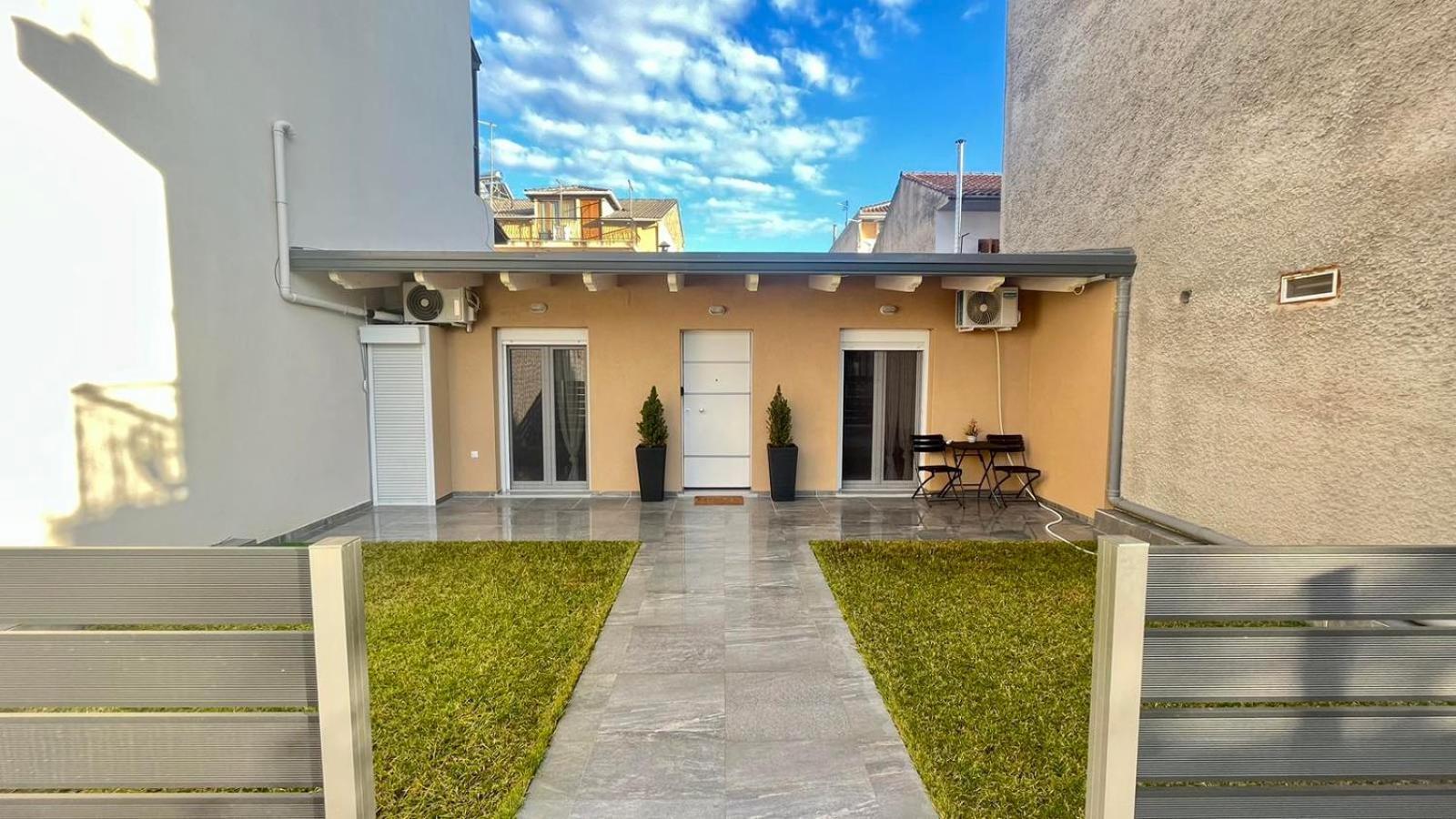 Ria'S Gardenview Apartment Ioannina Exterior foto